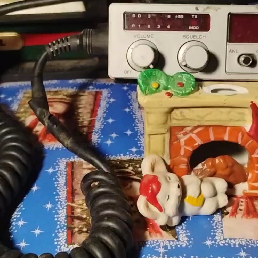 2 Midland CB Radio's Models 77-103 & 77-882 W/Mike's & 1 Antenna